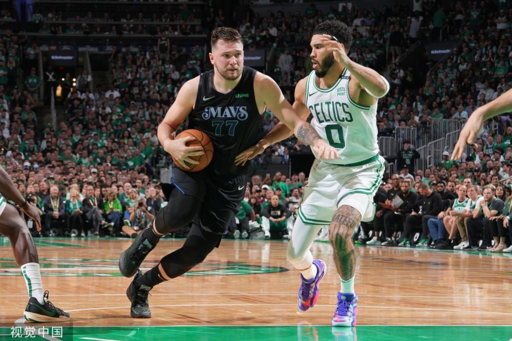 索博后插上长传造杀机，任意球破门助利物浦取胜