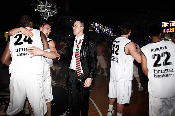 了更多的媒 了更多的媒