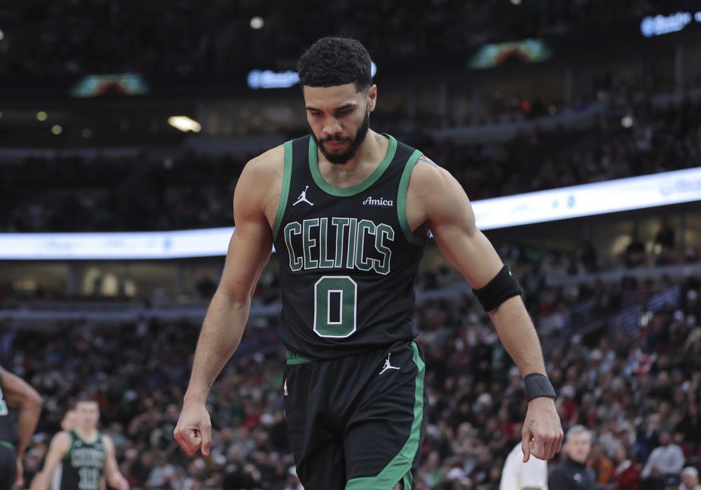 雄鹿仅18场全美直播！美媒直呼字母哥未来成谜 密尔沃基获关注太少